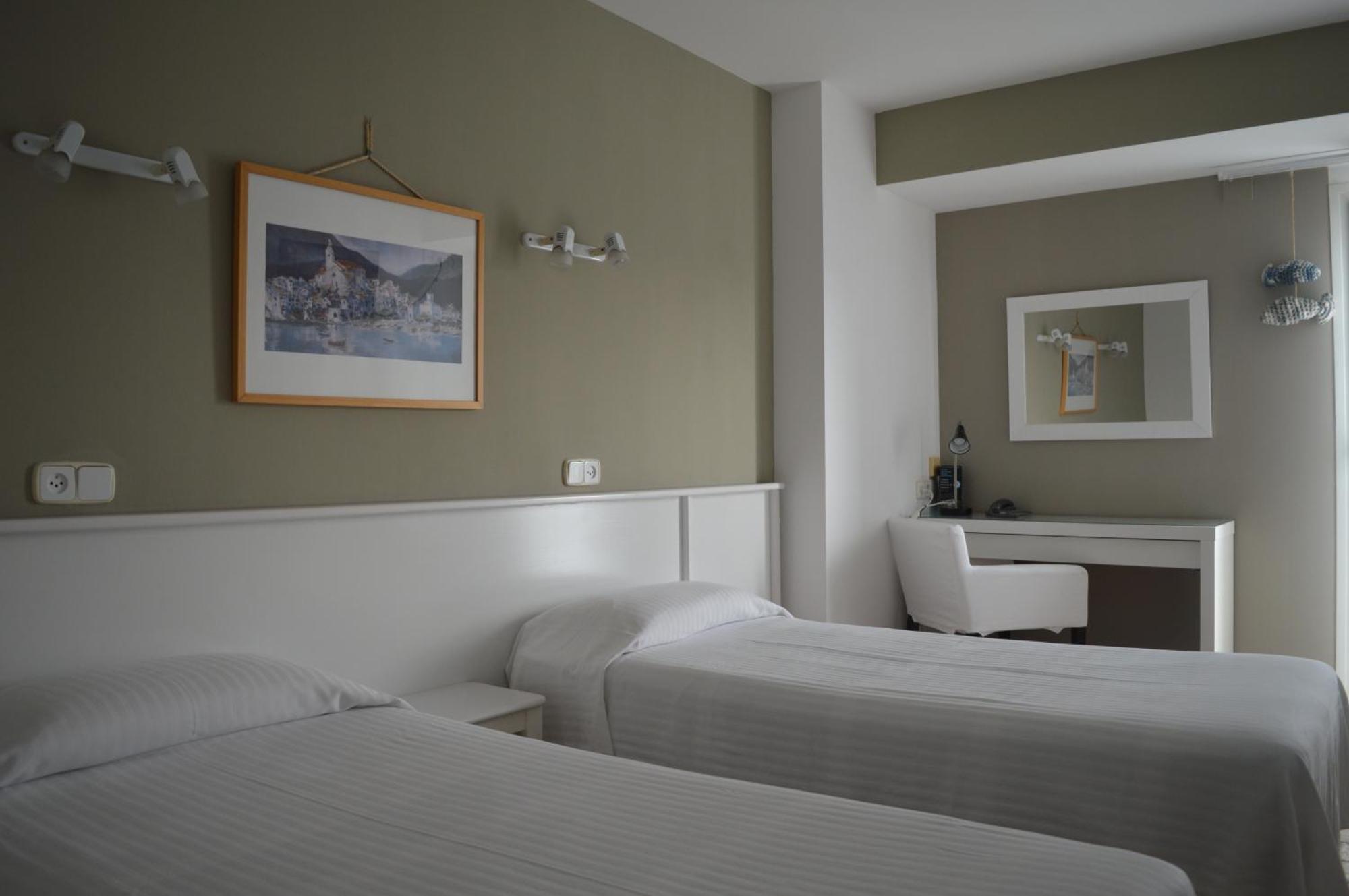 Hotel Nou Estrelles Cadaques Luaran gambar